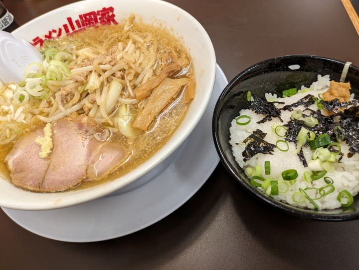 札幌味噌ラーメンと、とろろ御飯のセット