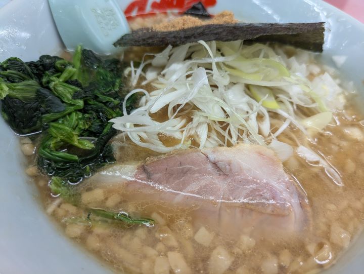 ラーメン山岡家の和節醤油とんこつラーメンの写真