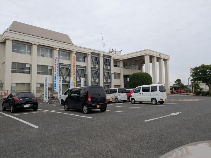 八街市役所 駐車場