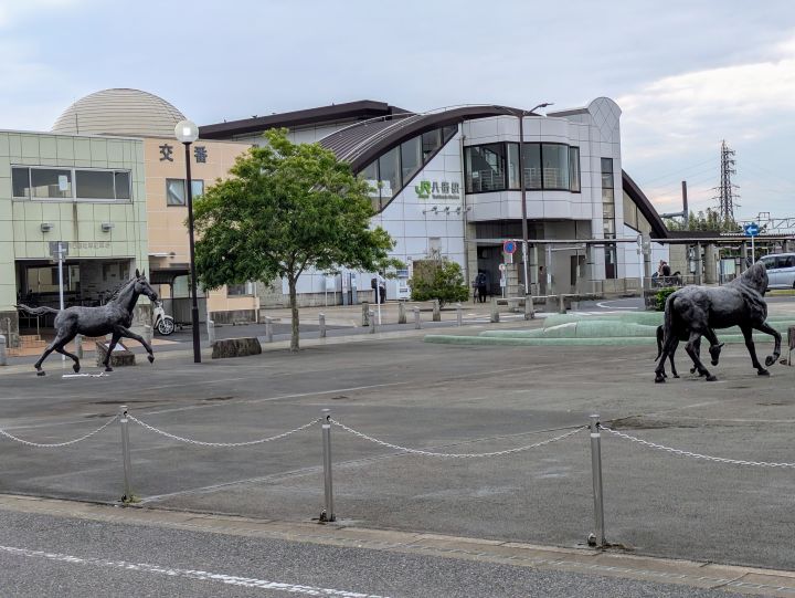 八街駅 北口 野馬のモニュメント