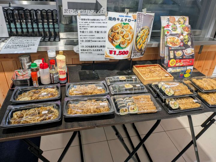 ロピア 上尾ビバホーム店 フードコート お勝手 お!勝手 OKATTE 焼きそば いなり寿司 海苔巻き
