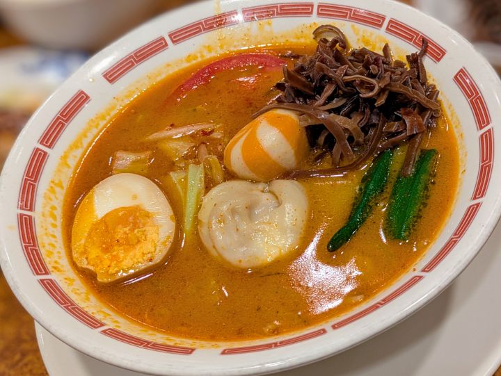 バーミヤン 「小籠包入り!」紅白団子の麻辣湯