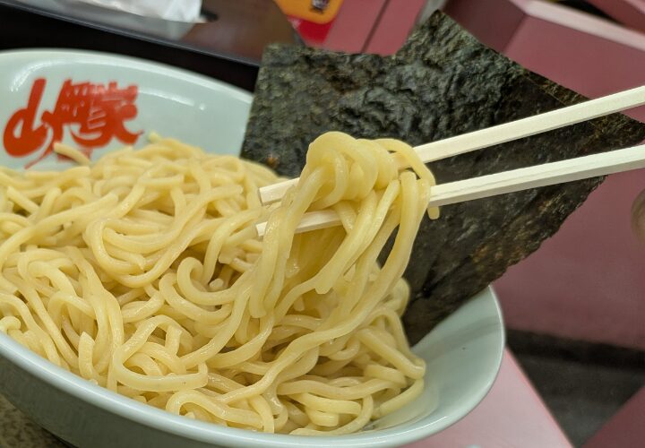 山岡家の辛味噌つけ麺の麺