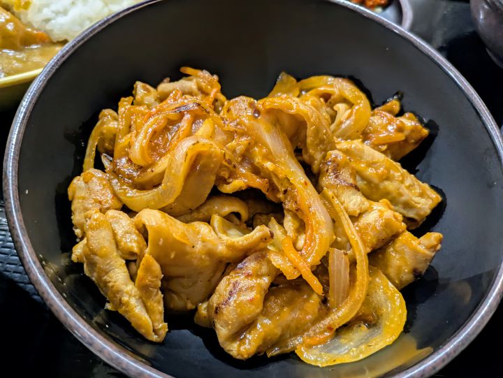 甘辛でご飯が進む、もつ次郎のもつ炒め