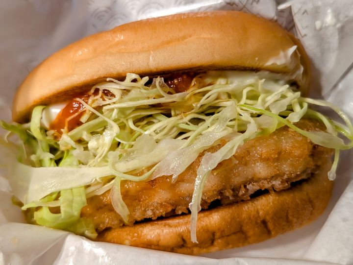 モスバーガー　ガーリックトマトのとり竜田バーガー～国産クリームチーズ～