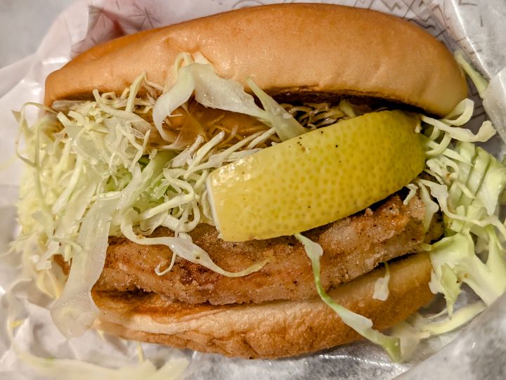 モスバーガー　和風旨だれのとり竜田バーガー～くし切りレモン添え～