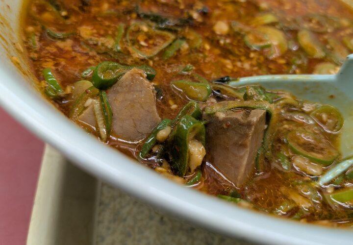 山岡家の辛味噌つけ麺のスープに入っているコロチャーシュー