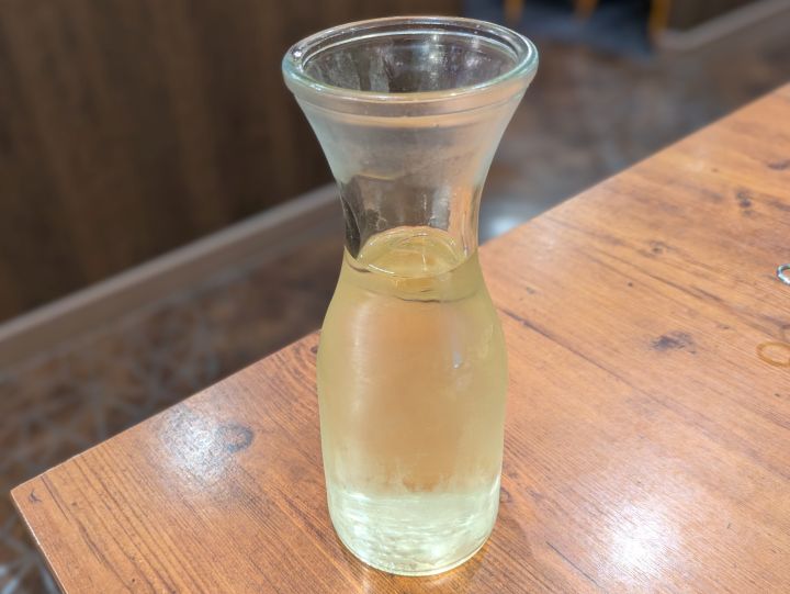 オリーブの丘のデキャンタワイン白