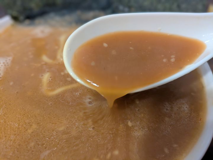特製味噌ラーメンのスープの拡大写真