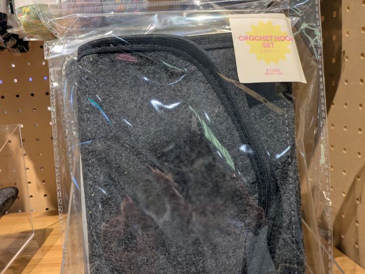スリーコインズのかぎ針セット1,100円。