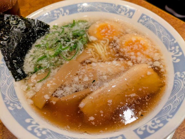バーミヤン背脂醤油ラーメンマシ盛の全体写真