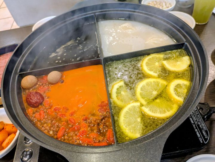 しゃぶ葉4種類の出汁の鍋