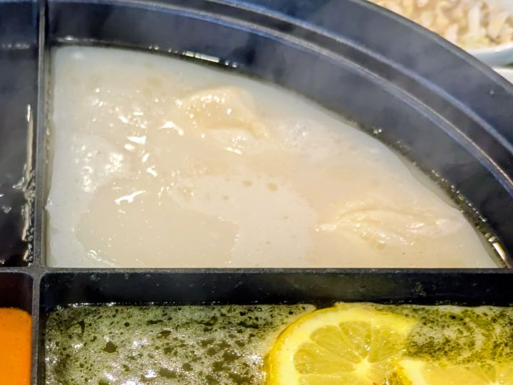 しゃぶ葉の牛テールだし